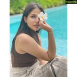 Lavanya Tripathi Instagram - Let us dance in the sun, wearing wild flowers in our hair... #flowers🌸