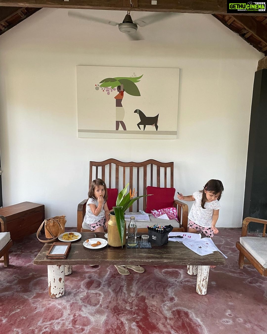 Lisa Ray Instagram - A trip to Kerala is incomplete without visiting @kayalislandretreat owned and operated by my friend @maneesha_panicker who also puts together the most thoughtfully curated vacation itineraries through her company @silkrouteescapes ….. I was telling Maneesha in all honesty that the sunset backwater cruise around the beautiful little island on which @kayalislandretreat is situated is the most scenic and peaceful in all of Kerala. The girls loved it too, but next time i need a replenishing time in pristine surroundings I’ll stay at #Kayal with hubby and leave the girls at a bigger resort - maybe that’s something you should consider as well to the moms out there ☺️ here’s looking at you @brooklynmamainmumbai Thank you Maneesha and team ❤️