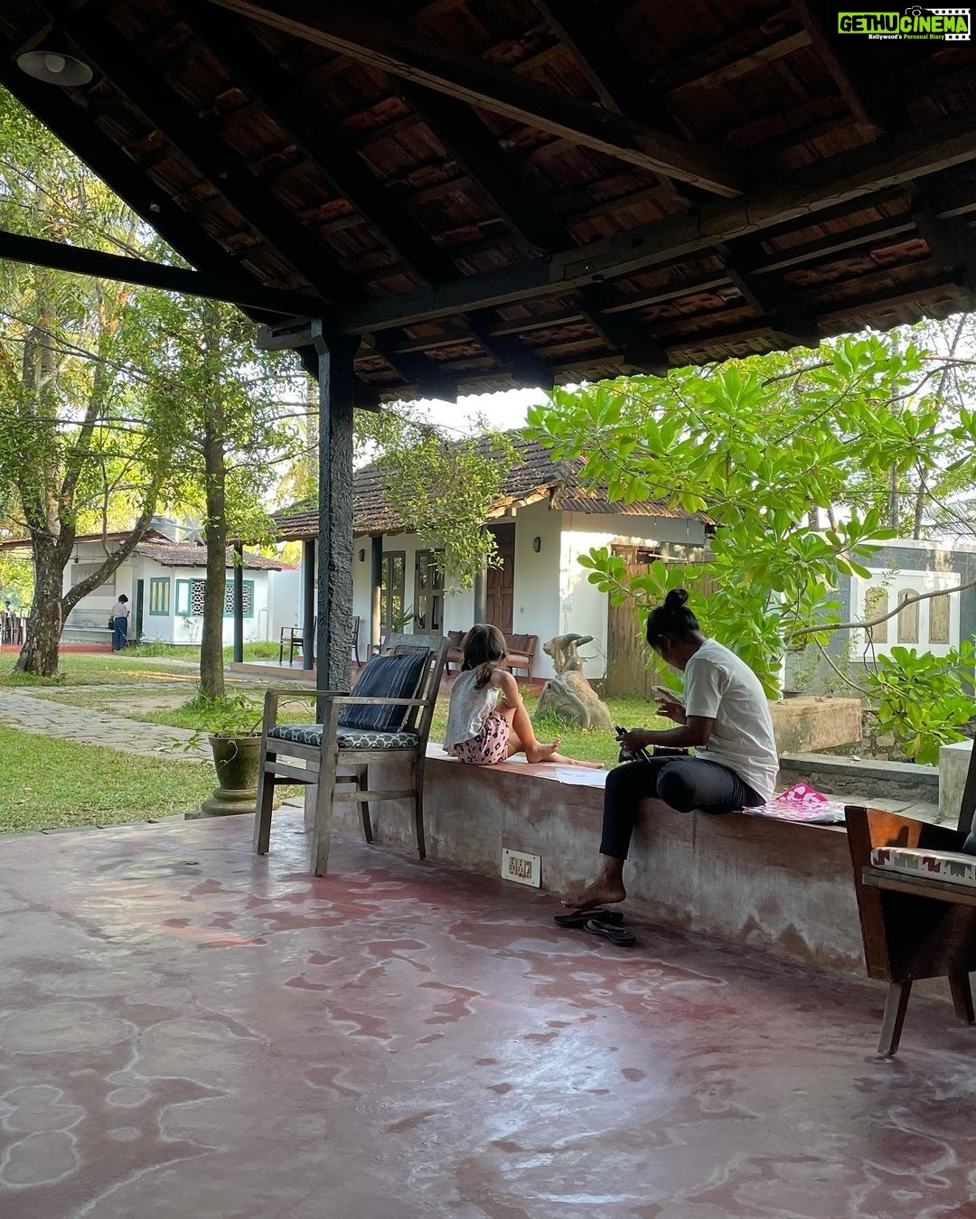 Lisa Ray Instagram - A trip to Kerala is incomplete without visiting @kayalislandretreat owned and operated by my friend @maneesha_panicker who also puts together the most thoughtfully curated vacation itineraries through her company @silkrouteescapes ….. I was telling Maneesha in all honesty that the sunset backwater cruise around the beautiful little island on which @kayalislandretreat is situated is the most scenic and peaceful in all of Kerala. The girls loved it too, but next time i need a replenishing time in pristine surroundings I’ll stay at #Kayal with hubby and leave the girls at a bigger resort - maybe that’s something you should consider as well to the moms out there ☺️ here’s looking at you @brooklynmamainmumbai Thank you Maneesha and team ❤️