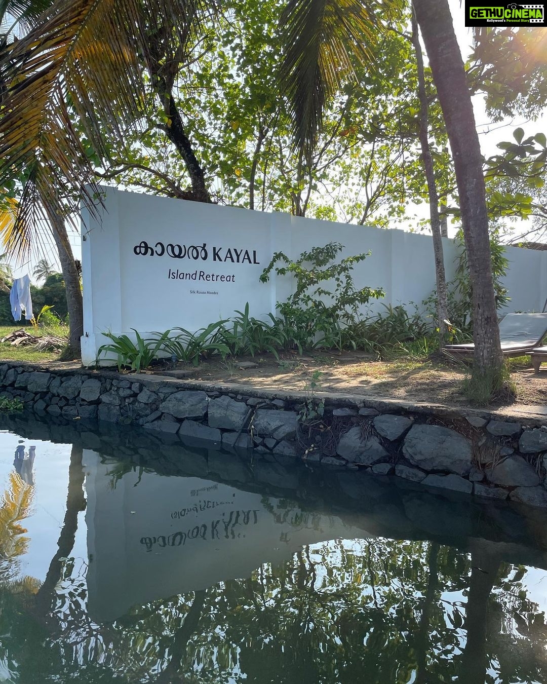 Lisa Ray Instagram - A trip to Kerala is incomplete without visiting @kayalislandretreat owned and operated by my friend @maneesha_panicker who also puts together the most thoughtful vacation itineraries through her company @silkrouteescapes ….. I was telling Maneesha in all honesty that the sunset backwater cruise around the beautiful little island on which @kayalislandretreat is situated is the most scenic and peaceful in all of Kerala. The girls loved it too, but next time i need a replenishing time in pristine surroundings I’ll stay at #Kayal with hubby and leave the girls at a bigger resort - maybe that’s something you should consider as well to the moms out there ☺️ here’s looking at you @brooklynmamainmumbai Thank you Maneesha and team ❤️
