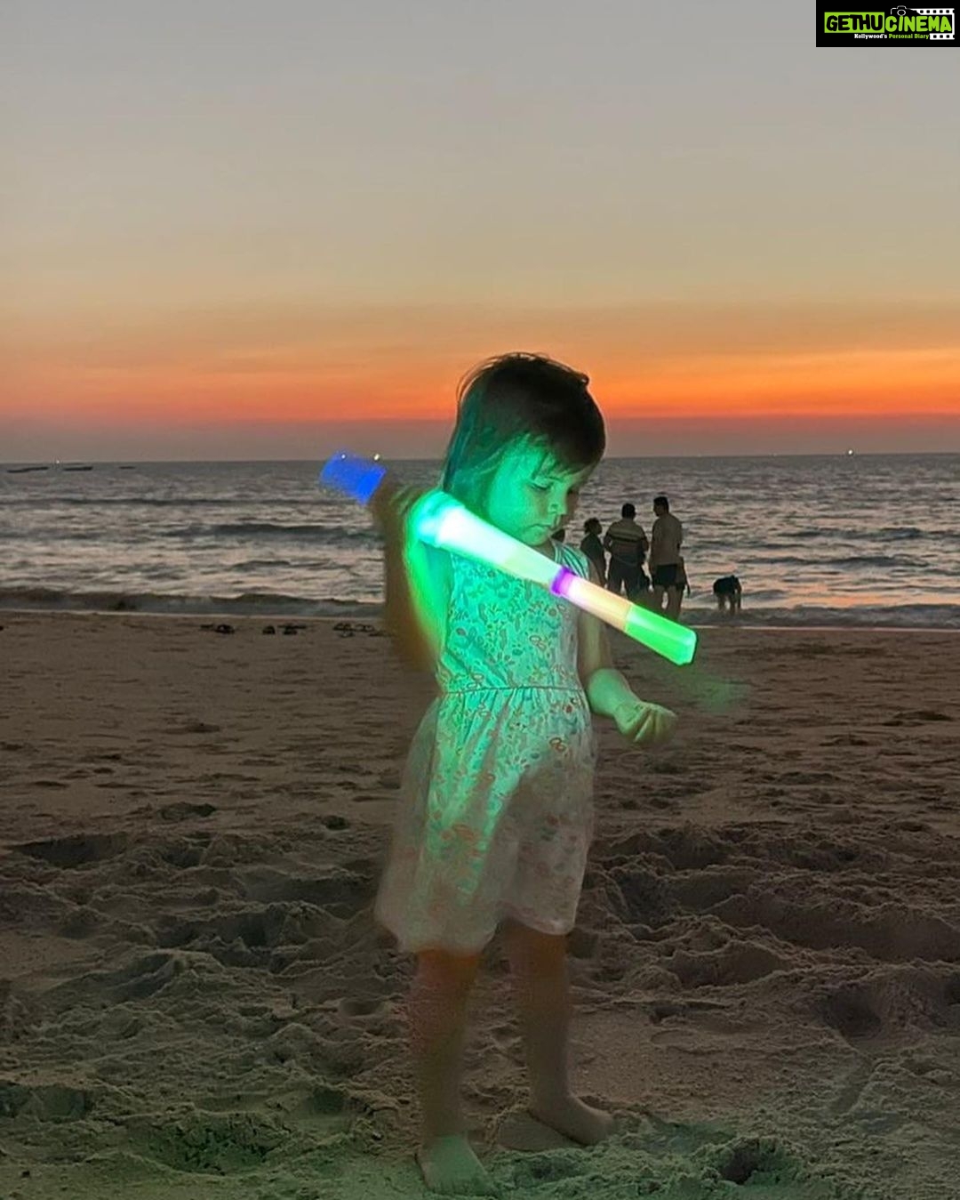 Lisa Ray Instagram - Oh, these sunsets, sand whistling through our hair, luminescence pinned to our hearts. #Goa