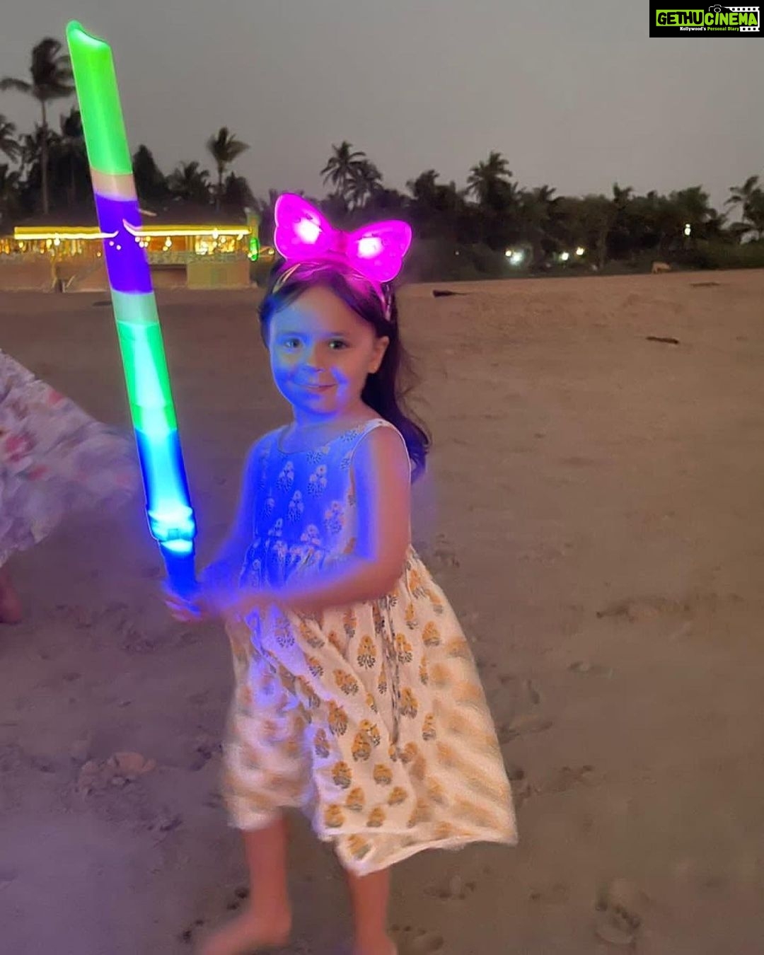 Lisa Ray Instagram - Oh, these sunsets, sand whistling through our hair, luminescence pinned to our hearts. #Goa