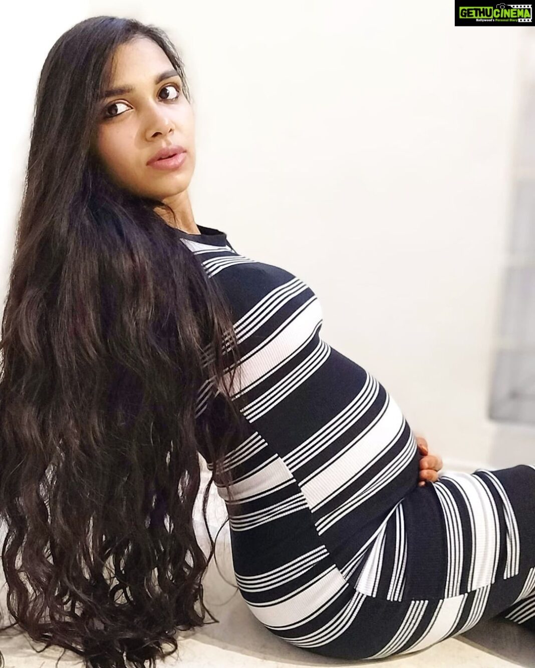 M.M. Manasi Instagram - Last year this day ❤️ What happens when you are pregnant, there is a lockdown, you can't step out and you still want to do photoshoots ... You do them at home.. in your room... My baby @monisshamm always making anything and everything possible for me❣️😘🤗 Dress courtesy my bumlooo @sanjanakonduru ❣️ What do you guys think... How did it turn out?? #lastyeartoday #pregnancydiaries #PreSwaraEra #5monthspregnant #homephotoshoot #bump #preggobelly #preggolife