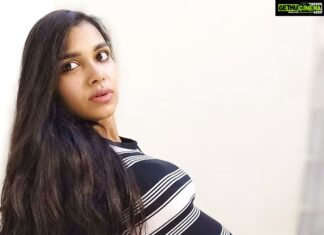 M.M. Manasi Instagram - Last year this day ❤️ What happens when you are pregnant, there is a lockdown, you can't step out and you still want to do photoshoots ... You do them at home.. in your room... My baby @monisshamm always making anything and everything possible for me❣️😘🤗 Dress courtesy my bumlooo @sanjanakonduru ❣️ What do you guys think... How did it turn out?? #lastyeartoday #pregnancydiaries #PreSwaraEra #5monthspregnant #homephotoshoot #bump #preggobelly #preggolife
