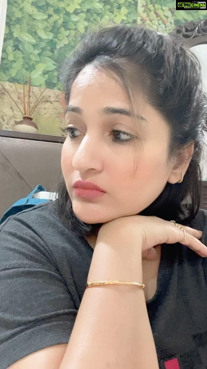Madhavi Latha Instagram - #phonecall #calls #instagood