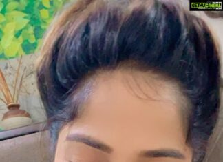 Madhavi Latha Instagram - #ooantavamavaooooantavamava #samhotsonnotaselfie #decentlook #decentexpressions #newsong #pushpa