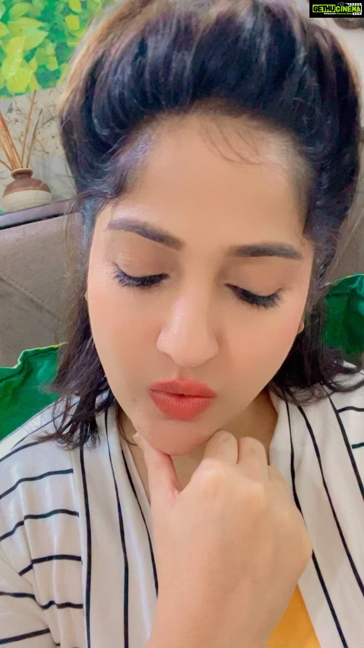 Madhavi Latha Instagram - #ooantavamavaooooantavamava #samhotsonnotaselfie #decentlook #decentexpressions #newsong #pushpa