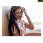 Madhu Shalini Instagram – The struggle of long hair and lip gloss on a windy day.. 

pc~ @molletisandeep 

#PortraitPerfection  #PortraitOfTheDay #SelfPortrait #PortraitPhotography  #InstaPortrait  #PortraitsFromTheWorld #MoodyPortraits #actress #indianfilmactress #candid #instalove #windinmyhair #windy #wind #messyhair #beingmyself #pitctureoftheday #picoftheday #madhushalini 
#OOTD