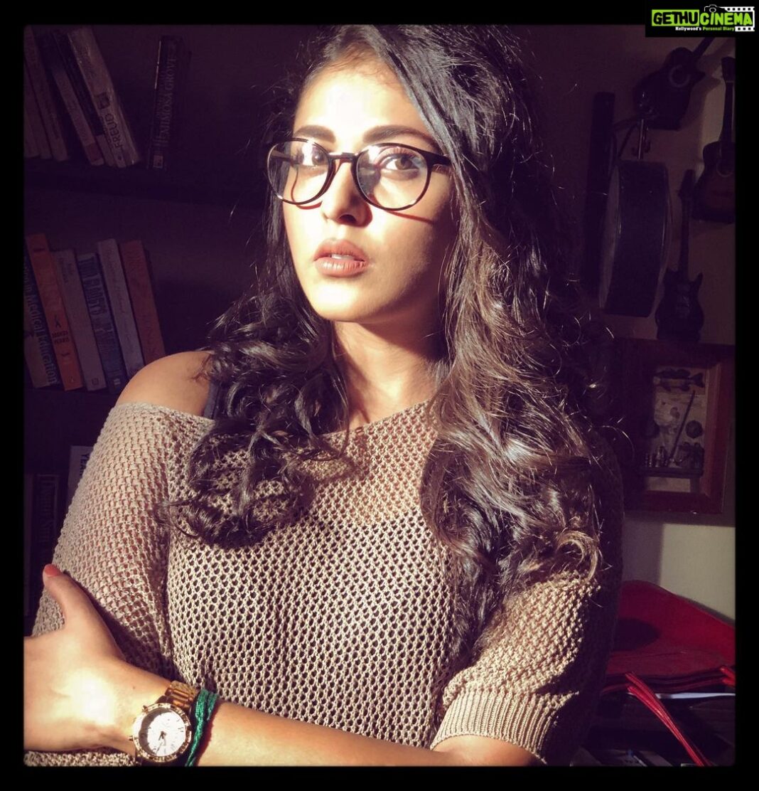 Madhu Shalini Instagram - You there.... Watch #Pancharaaksharam on #ZEE5 nowwwwwwww... Thanks.. #digitalpremiere #zee5 #tamilmovie @iamkulgo @bulletash23 @santhoshprathapoffl @smseemon & @sana.althaf_