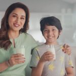 Madhuri Dixit Instagram – This #RepublicDay celebrating the age old wisdom of drinking only natural milk being made possible again by @countrydelightnatural 
 #CountryDelightMilk