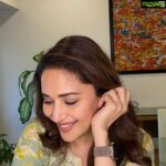Madhuri Dixit Instagram - ☺️ #SaturdayVibes