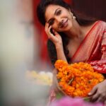 Madonna Sebastian Instagram – 📸 @jiksonphotography 
Mua @touchbysire 
@_priyank_in 

@raimesdesignerboutique 
@antegra_diaries 

#traditional #saree 
#flowermarket #india