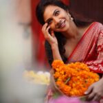 Madonna Sebastian Instagram - 📸 @jiksonphotography Mua @touchbysire @_priyank_in @raimesdesignerboutique @antegra_diaries #traditional #saree #flowermarket #india