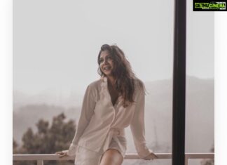 Madonna Sebastian Instagram - With my pwoli team🤸🏽‍♂️🙌🏽💓 @stylingbyafsheenshajahan @i_m_vyshnav @manekha_ @aghoriya @priyanka.jose.artistry Munnar