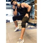 Mahendran Instagram – I will never breakup with my gym..We just seem to workout 😉

#black #justme @crocsindia Planet Earth