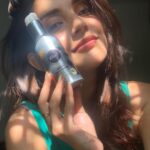 Mahima Nambiar Instagram - Carry a glow with you everytime! Here’s your fix with @Vilvah_ Honeyfix face wash with whopping raw forest honey, blackberry and papaya extracts. Say hello to glowing skin! 🍯🍯🍯 #organicskincare #skincare #gettheglow #loveyourskin #vilvah