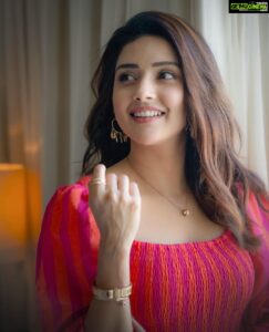 Mahima Nambiar Instagram - “I’m the reason why I smile everyday 🤍 “ 
Wearing : @houseoffett 
Earrings : @forever21 

#selflove #newyear #goodvibesonly #positivity #iloveme #smile #happyme #wakeuptodressup #poser