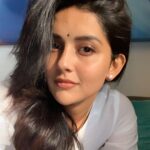 Mahima Nambiar Instagram - Cover me in sunshine ☀️ #sunkissed #suntouchedhair #sunshine #bareskin #morningvibes #goodmorning #smile #positivevibes