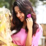 Mahima Nambiar Instagram - 🌸 Good Morning 🌸 📸 @stillsrajprabhu #morningvibes #itsabeautifulday #riseandshine #smile #pinkdress #pinkflowers #goodmorning #poser #hills #goodhairday #kollihills #kollimalai Kolli Hills