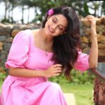 Mahima Nambiar Instagram – 🌸 Good Morning 🌸 
📸 @stillsrajprabhu 

#morningvibes #itsabeautifulday #riseandshine #smile #pinkdress #pinkflowers #goodmorning #poser #hills
#goodhairday #kollihills #kollimalai Kolli Hills