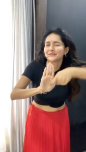 Mahima Nambiar Instagram - 🤪🙈 #thudakkammangalyam #dancetherapy #justforfun #timepass #instareels #instagood
