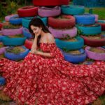 Mahima Nambiar Instagram - No caption 📸 @shabarivalappil 👗 @aachho 💄 @jijina_mp #red #ladyinred #poser #photoshoot #saturnday #saturdayvibes #instagood #instadaily