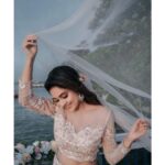 Mahima Nambiar Instagram - Wedding series 🌟 Outfit : @thunnal Jewelry: @amaera_jewels MUA: @makeupartist_jyotibutola Bouquet: @sumamsflorals Decor : @nikhilfrancisncompany & @innovative_decor_propsrentals Location: @bruntonboatyard_cghearth Photography & videography: @nostalgiaevents.in DOP : @vivek_t_venu @arunashokanphotography #wedding #weddingphotography #weddingdress #dressup #makeup #instagood #instasunday
