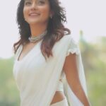 Mahima Nambiar Instagram – Video courtesy: @vipin_v_frame 
Makeup : @style_fix_by_suchi 
 #instareels #instagood #instagood 
#beachgirl #whitesaree