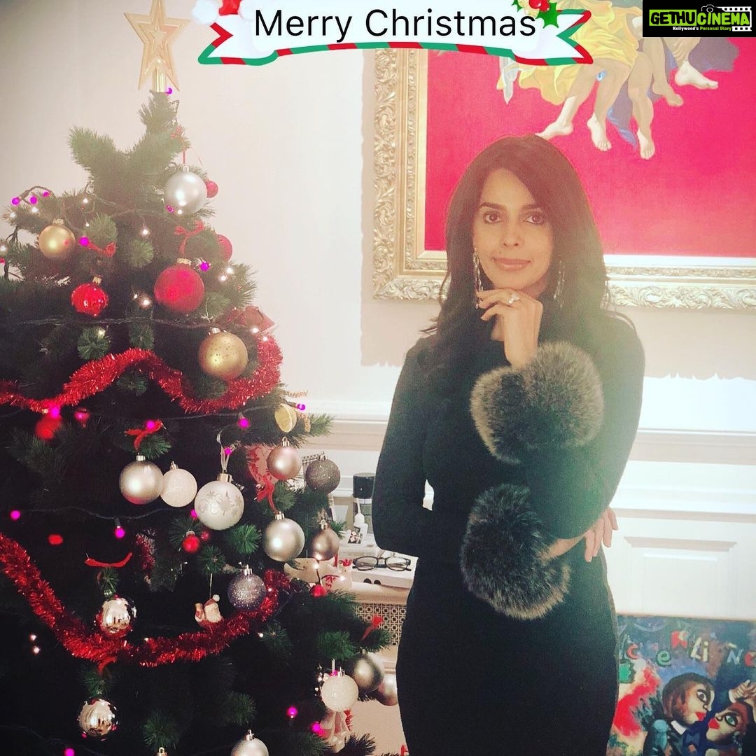 Mallika Sherawat Instagram - Wishing everyone a super X Mas ahead ππβοΈ . . . . . . . . . . . . . . . #christmaseve #lovechristmas #christmaslover #secretsanta #fauxfur #finearts #classicalpainting #classicpainting #sonya7iii #sonya7 #christmassy #itschristmas #santaclause #readyforchristmas #christmascollection #lovewhatyoudo #happyheart #bethankful #positivemind #presents #celebrate #liveinthemoment #joysoflife #christmaseve #christmassy #lovechristmas #christmaslover #secretsanta