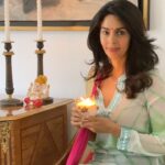 Mallika Sherawat Instagram – Wishing all of you a very Happy & prosperous Diwali. Use eco friendly, plastic free lights & Diya’s. I’m holding an organic , eco free candle in a glass jar. Plastic lights pollutes the environment. The plastic culture dishonours Lakshmi 
.
.
.
.
.
.
 #happydiwali🎉 #plasticfreelife #plasticfreeliving #diwali2020 #ecofriendlygifts #ecofriendlyhome #ecofriendlydiwali #pollutionfreediwali #environmentallyconscious #environmentfriendly #gogreen💚
