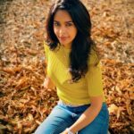 Mallika Sherawat Instagram - Autumn has always been my favorite season 🍂 #autumnvibes🍁 #autumn #autumncolors #autumnoutfit #seasons #lovenature #greenlife #wednesdaythoughts #midweekvibes #godsgiftnature❤️ #naturephotography #mallikamagic