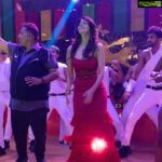 Mallika Sherawat Instagram - Grooving with the one and only @ganeshacharyaa, Ganesh master ji is a Bollywood legend, and I have had the good fortune of working with him and learning from him🙏 we had so much fun while filming one of my best songs Jalebi Bai and he chreographed the best hook step ever:)! . . . . . . . #jalebibai #ganeshacharya #hitsong #hitsongs #bollywoodsongs #bollywooddance #bollywoodsong#jalebibaby