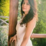Mallika Sherawat Instagram – Love this place ☘️🌳🐝 
.
.
.
.
.
.
.
.
.
.
 #whitedress #elegant #classyoutfit #outfitgram #sayyestothedress #knowyourworth #lovethisplace #raiseyourvibration #romanticplace #peacefull #innerstrength #lookoftheday #styleoftheday #liveyourbestlife #goodenergy Darjeeling