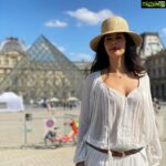 Mallika Sherawat Instagram – At the famous @museelouvre, can’t wait to see Leonardo da Vinci’s Mona Lisa 
.
.
.
.
.
.
.
.
.
.
 
#monalisa #positivemindset #decisions #joyinthejourney #confidence #positivemind #positiveaffirmations #liveinthemoment #thinking #positive #exploreyourself #optimism #better #natural #louvremuseum #goodenergy #respect #onelife #up #reachout #inward #listening #relate #wonder #contemplating #alliswell #deepbreaths #blessings #stillblessed #leadwithlove Paris, France