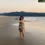 Mallika Sherawat Instagram - Love walking barefoot on the beach 🌊🌴 . . . . . . . . #getoutside #planetearth #naturegram #naturebeauty #natureshots #naturephoto #naturewalk #paradise #ocean #palmtrees #summervibes #beachlife #tropicalparadise #paradiseisland #aroundtheworld #tropicalvibes #beachlove #ocean🌊 #tropicalbeach #positivethinking #positivemindset #lifeisbeautiful #dream #positivemind #mothernature #view #beachphotoshoot #beachview #beachfashion #canon5dmarkiv Goa