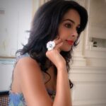 Mallika Sherawat Instagram - Cheers to 2022 🎊✨ . . . . #newbeginnings #glamorous #glamourshots #glamourphotography #lookoftheday #goodvibesalways #onlygoodvibes #coolday #livethemoment #happylife