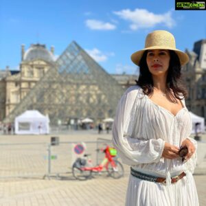 Mallika Sherawat Instagram - At the famous @museelouvre, can’t wait to see Leonardo da Vinci’s Mona Lisa 
.
.
.
.
.
.
.
.
.
.
 
#monalisa #positivemindset #decisions #joyinthejourney #confidence #positivemind #positiveaffirmations #liveinthemoment #thinking #positive #exploreyourself #optimism #better #natural #louvremuseum #goodenergy #respect #onelife #up #reachout #inward #listening #relate #wonder #contemplating #alliswell #deepbreaths #blessings #stillblessed #leadwithlove