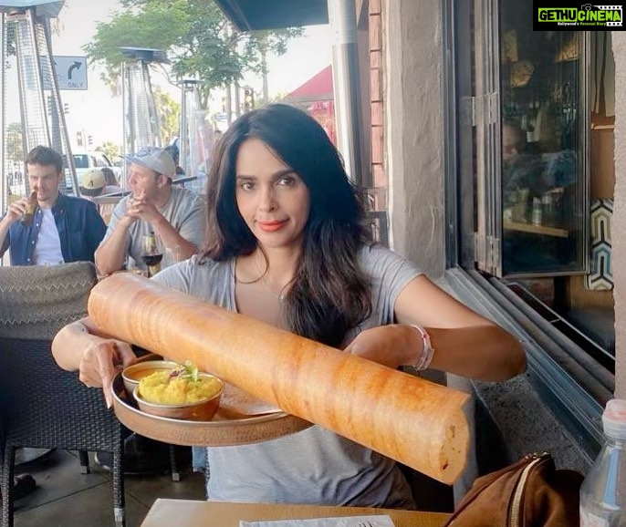 Mallika Sherawat Instagram - Weekend binge 🤩 . . . . . . . . . . #goodenergy #itsavibe #craving #dosa #raiseyourvibration #deliciousfood #eatclean #veganfood #healthyfood #veganuary #yum #plantbasedvegan #veganworld #nomeat #veganliving #goodmoments #sonya6000 #indianfood #indiancusine Los Angeles, California