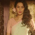 Mallika Sherawat Instagram - I love this song from my new film Rk/RKay releasing in theatres & in virtual cinemas in the US & Canada May 14 @outsiderpictures @ranvirshorey @kubbrasait @manurishichadha @raichandrachoor @rafey.mahmood