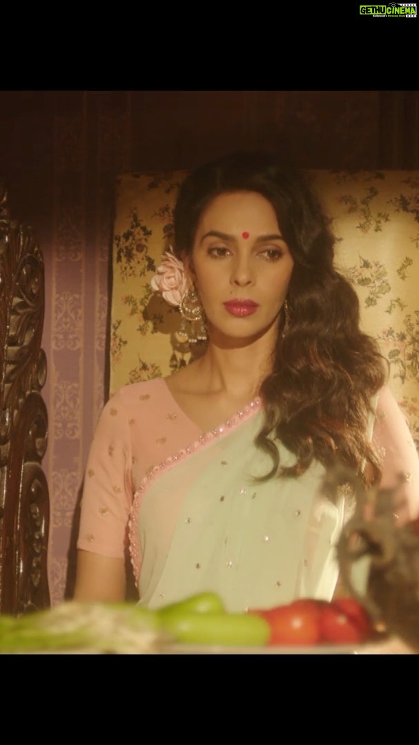 Mallika Sherawat Instagram - I love this song from my new film Rk/RKay releasing in theatres & in virtual cinemas in the US & Canada May 14 @outsiderpictures @ranvirshorey @kubbrasait @manurishichadha @raichandrachoor @rafey.mahmood