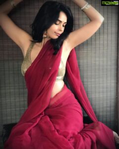 Mallika Sherawat Instagram - My love for sarees continues...
.
.
.
.
.
.
.
.
.
.
.
.
.
.
.
.
 #sarees #allaboutbrides #designersaree  #traditionaloutfit #ethnicwearonline #designerwear #sareecollection #partywearsaree #indianwear #gold #pink #cute #instalove #smile #beautiful #alwayspositive #red #precious #friendly #brightlights #lipstic #better #allyouneed #dressdesigners #onthisday #peacefull #healthymindset #innerstrength #alwayssmile #designerfashion