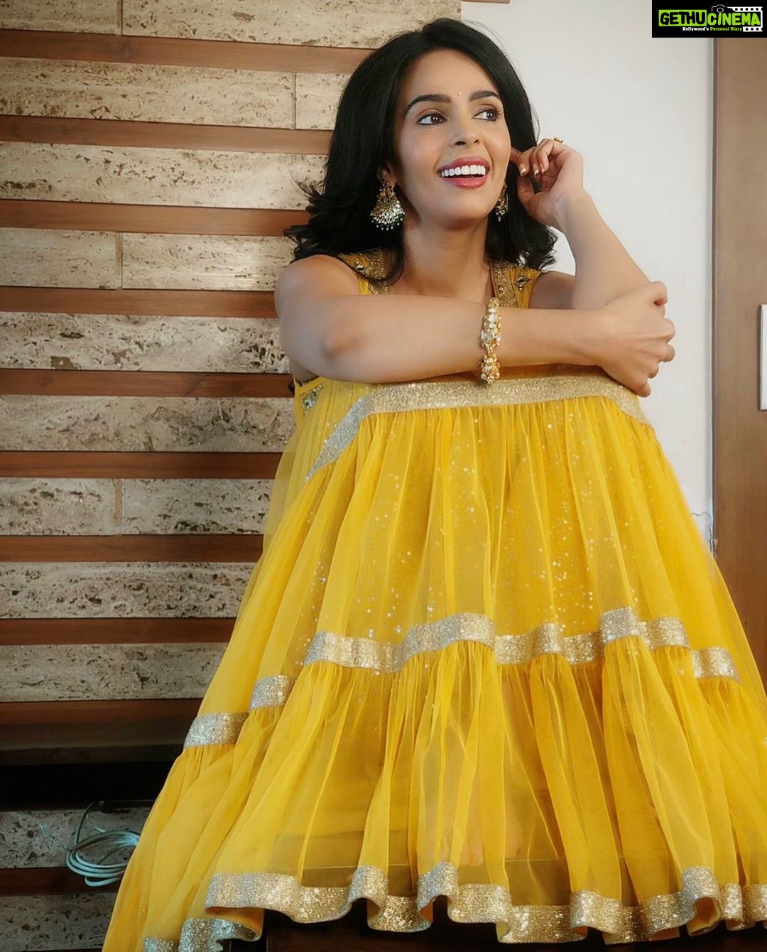 Mallika Sherawat Instagram - Happy girls are the prettiest 🤩👧🏻 . . . . . . . . . . . . . . . . . . . . #lehenga #allaboutbrides #designerlehengas #traditionaloutfit #ethnicwearonline #designerwear #lehengacollection #partywearlehenga #indianwear #gold #pink #cute #instalove #smile #beautiful #alwayspositive #red #precious #friendly #brightlights #lipstic #better #allyouneed #dressdesigners #onthisday #peacefull #healthymindset #innerstrength #alwayssmile #designerfashion Mumbai - मुंबई