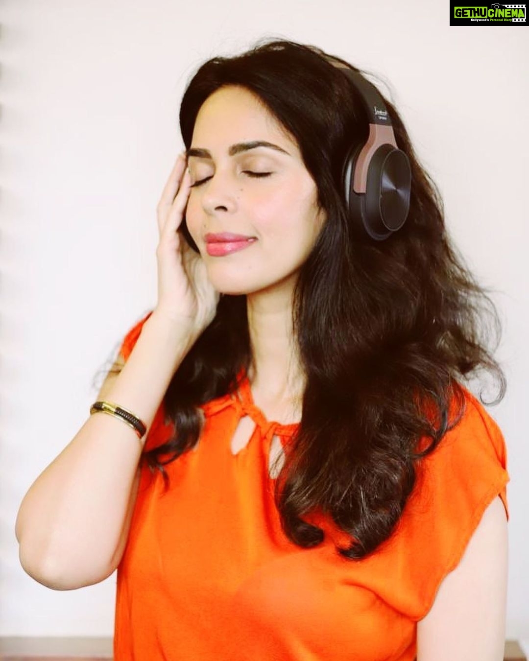 Mallika Sherawat Instagram - Gushing over my stylish new headphones & the worlds smallest speaker - Shell by @landmarkmusicofficial 🎧🎼 . . . . . . . . . . . . . . . . . . . . #onthisday #tracklist #superfans #spreadlove #listening #soundon #justplaying #fromhome #onelife #goodenergy #nodrama #onlypositivevibes #loveyouall #behappy #cover #headphone #earbud #musicquality #wethebest #alwaysforward #whoyouare #goodvibesonly #alright #coverstar #lovemusic #oneofthosedays #deepbreaths #enjoythemoment #thingsthatmatter #peaceday