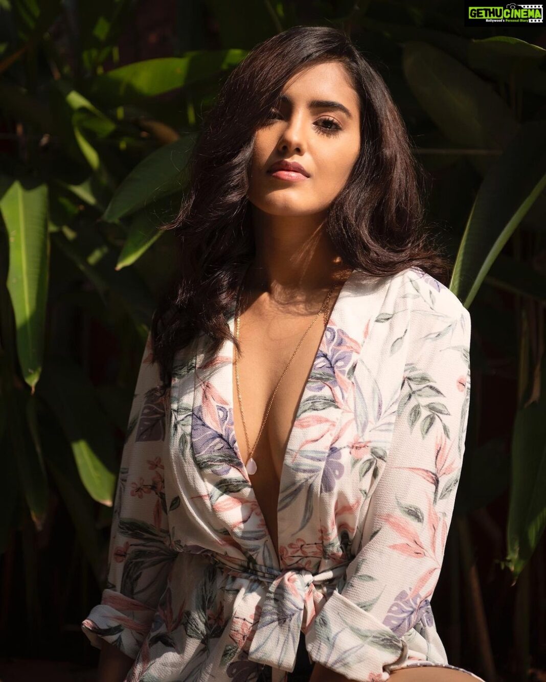 Malvika Sharma Instagram - Sun-kissed 🌞 📸 @nim.is.hh ❤️