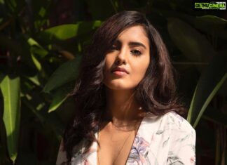 Malvika Sharma Instagram - Sun-kissed 🌞 📸 @nim.is.hh ❤️