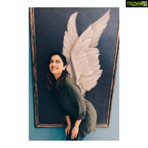 Mamta Mohandas Instagram - Cuz True love gives you wings. (Not just Red Bull )

Ones that set you free! 

P.S. I ❤️ you too. 
Happy Valentines Day! 

#valentines #redbull #wings #love #freedom #artoftheday