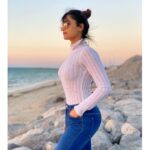 Mamta Mohandas Instagram - Famed, Flamed or Framed ?! 📸 @soubinshahir #photography #wordplay #sunset Shaam Sandy Beach