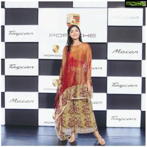 Mamta Mohandas Instagram - Feelin Posh! 🚙 💨 

At the all new Porsche Taycan launch with Brand India Head of Porsche @manolito_vujicic & @johnysabu of @porschecentrekochi 

Wearing @rehanabasheerofficial 

#porsche #taycan #electric #cars #carporn #launch #carchicks #power #luxury #performance