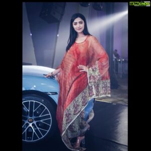 Mamta Mohandas Instagram - Feelin Posh! 🚙 💨 

At the all new Porsche Taycan launch with Brand India Head of Porsche @manolito_vujicic & @johnysabu of @porschecentrekochi 

Wearing @rehanabasheerofficial 

#porsche #taycan #electric #cars #carporn #launch #carchicks #power #luxury #performance