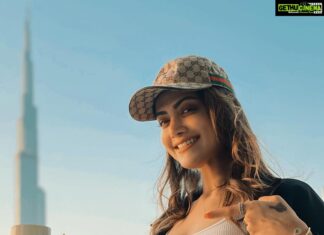Mamta Mohandas Instagram - In my cup? Burj Kha-Latté 😉 ☕️ cuz you always wanna feel like you are on top of the world !!! #dreambig #ontopoftheworld @burjkhalifa @atthetopburjkhalifa #throwback @mydubai @visit.dubai 📸@ashiquethahir